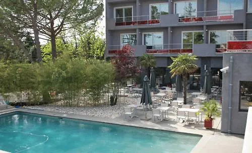 Le Safari Hotel Restaurant Carpentras 3*,